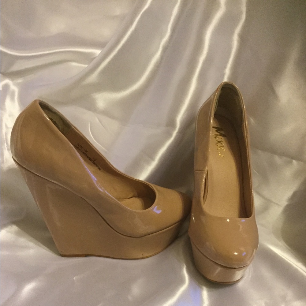 Platform pumps - Picture 2 of 2